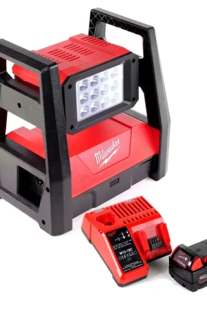 Acheter En Ligne Milwaukee M18 HAL-501C Projecteur de chantier sans fil, 3000 Lumens + 1x Batterie 5,0 Ah + Chargeur universel