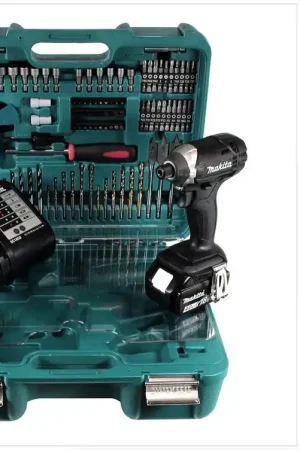 Makita DTD 152 SMTK B Visseuse à chocs sans fil 18 V de couleur Noire + 1x Batterie 4,0 Ah + Chargeur + 101 pièces d'accessoires Dernière Chance