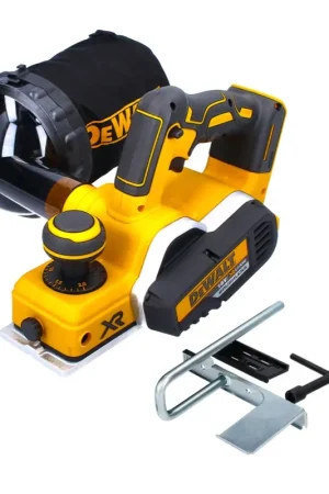 Offre Spéciale DeWalt DCP 580 N Rabot sans fil, sans balai 18 V 82 mm + Sac à poussière DWV 9390 - sans batterie, sans chargeur