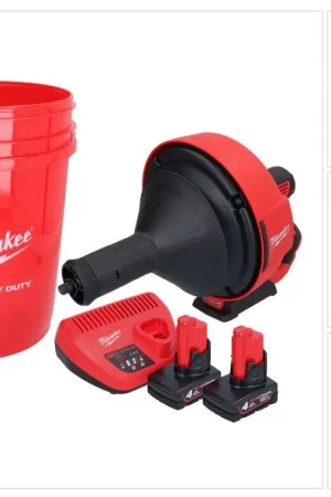 Promotion Appareil de nettoyage de tuyaux sur batterie Milwaukee M12 BDC8-402C 12 V + 2x batteries 4,0 Ah + chargeur + spirale + seau