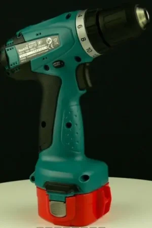 Offre Spéciale Makita 6271 Perceuse-visseuse sans fil 12V Ni-MH Solo + 1x Batterie Dinotech 12V, 3600 mAh Ni-MH