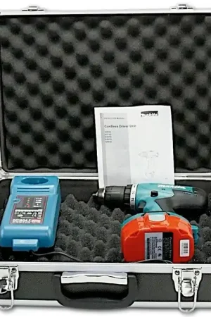 Perceuse sur batterie Makita 6391 18 V Ni-Cd / Ni-Mh + 1x batterie Dinotech 18V - 3 Ah + chargeur Makita + coffret aluminium Certifié
