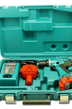 Réduction Makita 6271 Perceuse-visseuse sans fil 12V Ni-MH + 2x Batteries Dinotech 3000 mAh 12 V + Chargeur Makita DC 1414 + Coffret Makita