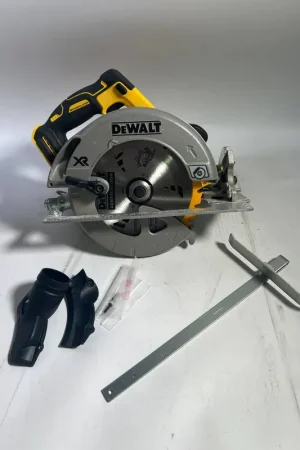 Quantité Limitée DeWalt DCS 570 N Akku Handkreissäge 18 V 184 mm Brushless Solo - ohne Akku, ohne Ladegerät - Reparaturgerät