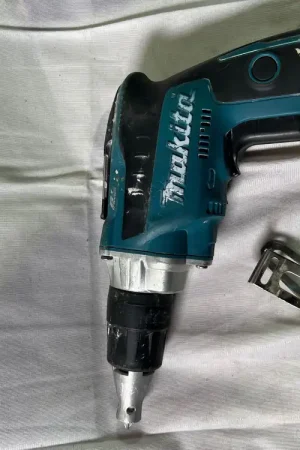 Offre Du Jour Makita DFS 250 Z Akku Trockenbauschrauber 18 V Brushless Solo - ohne Akku, ohne Ladegerät - Reparaturgerät