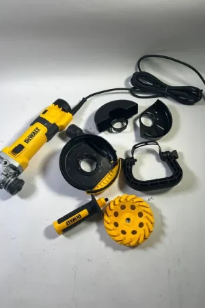 DeWalt DWE 4257 KT Meuleuse 1500 Watt avec boîtier TStak + Plateau de surfaçage diamanté Turbo Seulement Aujourd'hui