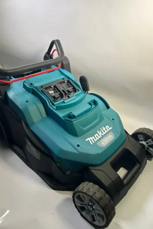 Jusqu'à Épuisement Des Stocks Makita DLM 432 Z Tondeuse sans fil 36 V ( 2x 18 V ) 43 cm Brushless - sans batterie - sans chargeur